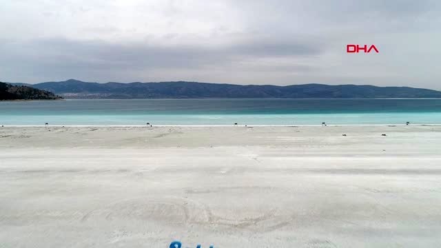 BURDUR Salda Gölü kıyısında motosikletle gezen iki kişiye ceza yazıldı