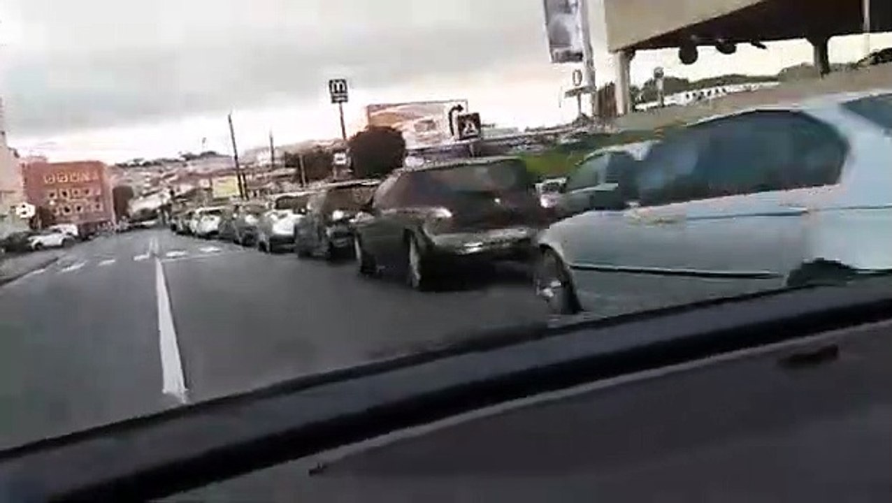 Carros fazem fila de “perder de vista” novamente no McDonald’s de Famalicão