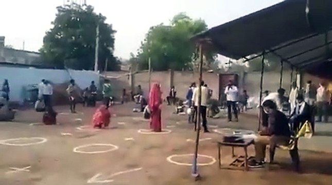 पूर्ति निरक्षक आशुतोष त्रिपाठी ने सोशल डिस्टेंसिंग के प्रति किया जागरूक