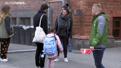 Дания открывает школы