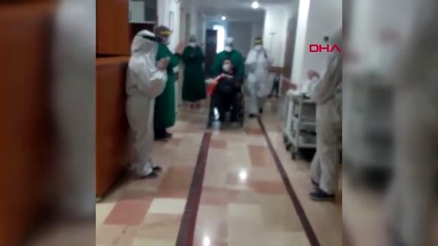 85 YAŞINDA VİRÜSÜ YENDİ, ALKIŞLARLA TABURCU EDİLDİ