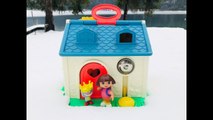 FISHER PRICE LITTLE PEOPLE Retro Vintage House and Dora The Explorer Toys Snow Day-