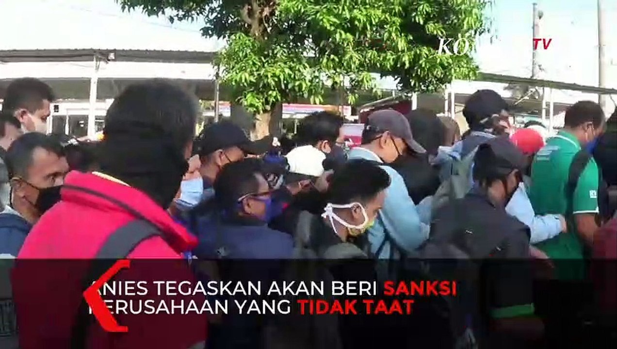 KRL Penuh Saat PSBB, Anies Akan Sanksi Perusahaan yang Masih Buka