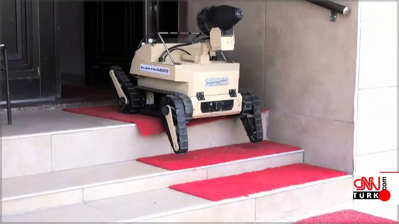 Bomba imha robotu dezenfekte aracına dönüştü