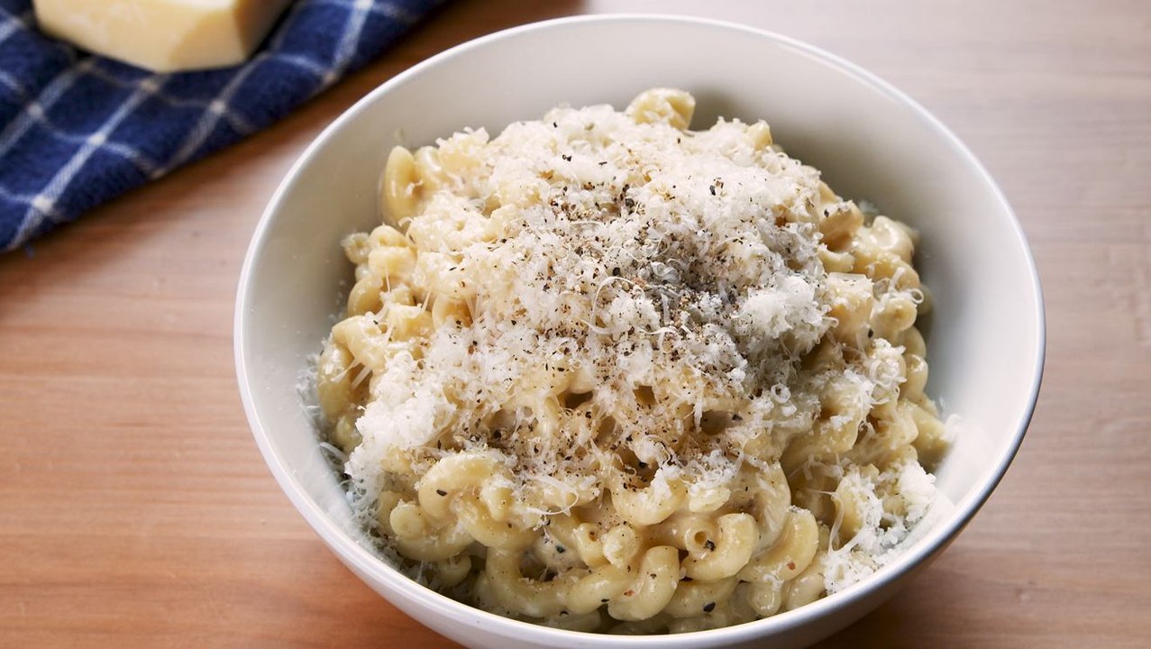 This Cacio E Pepe Mac & Cheese Is The CREAMIEST