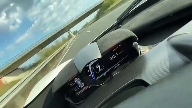 Il roule à 372km/h avec une Ferrari LaFerrari sur une autoroute en Allemagne durant le confinement.