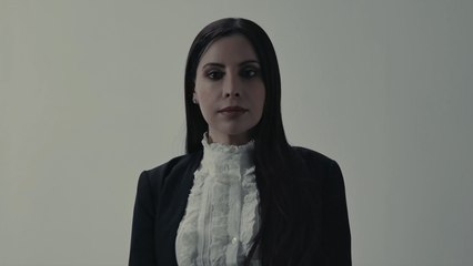 بكسر التاء- "أصمتي يا امرأة"