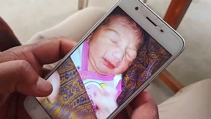 इटावा: अपनी बेटी की फोटो देख कर दिल बहला रहा पुलिसकर्मी