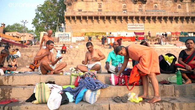 شاهد:ضفاف نهر الغانج خالية من الأحياء والأموات جراء فيروس كورونا