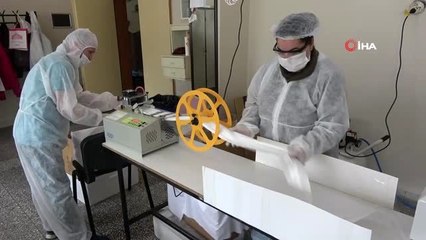 Kumaşı sanata çeviren eller şimdi maske üretiyor