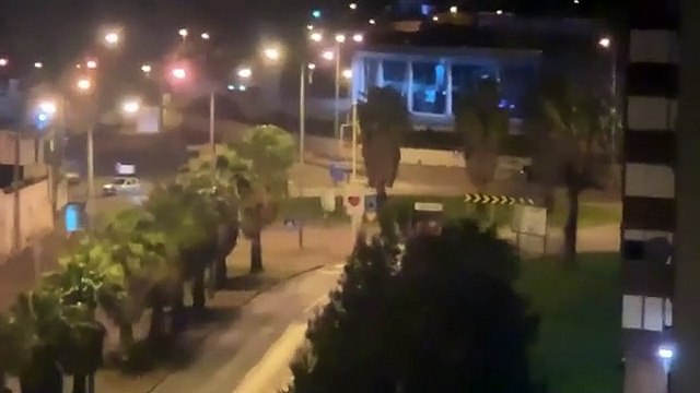 Chico-esperto espeta-se contra poste ao fazer drift numa rotunda em Loures