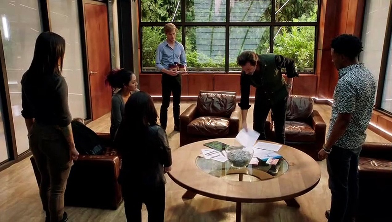 MacGyver 4x10 Sneak Peek Clip 1 -Tesla + Bell + Edison + Mac-