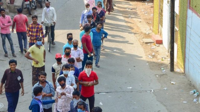 Covid-19: Migrants queue up in Mangalore defying lockdown orders