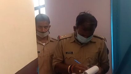 पत्नी की मौत के बाद डिप्रेशन में आया शख्स, बेटे को फांसी पर लटकाने के बाद की आत्महत्या