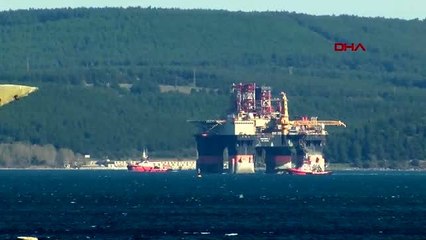 ÇANAKKALE Petrol arama platformu 'Scarabeo 9', Çanakkale Boğazı'ndan geçti