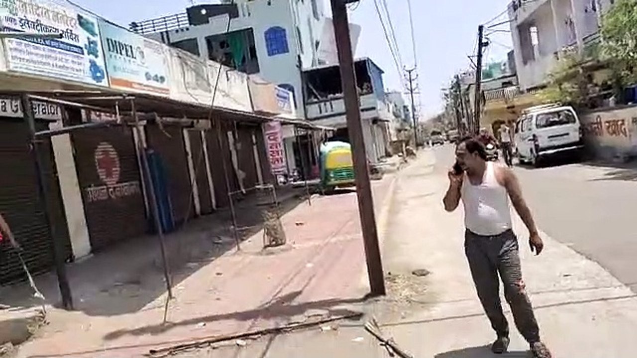 इंदौरः खातीपुरा में सड़क पर बिखरे नोटों की वजह से फैली दहशत, कोरोना फैलाने का शक