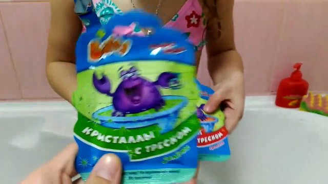 João Paulo de Carvalho Lofiego Mostrando a Lol Surprise - Corante Divertido na Hora do Banho