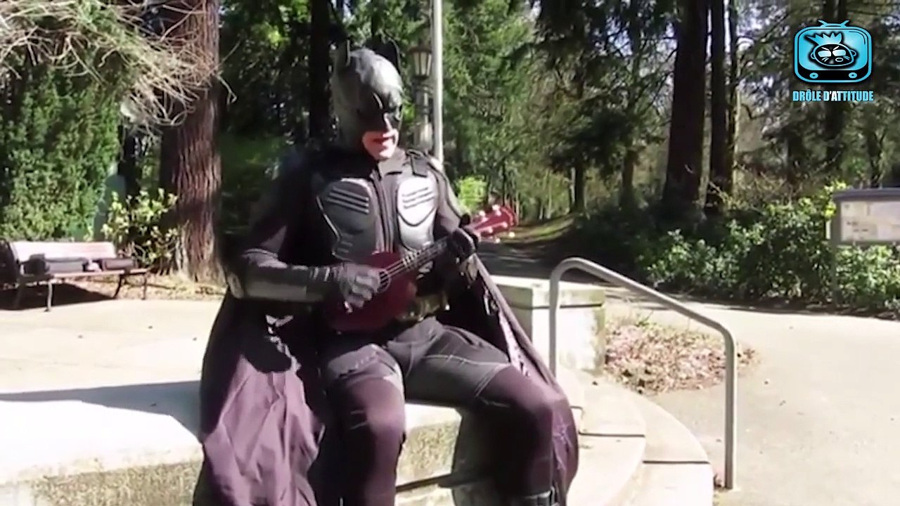 Drole d'attitude Humour: Batman affronte Superman en musique