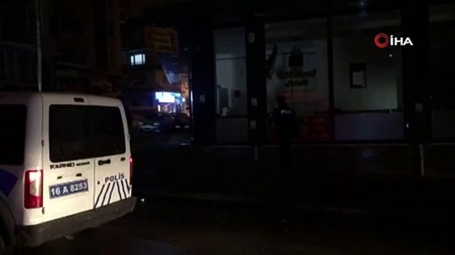 Dükkanının önüne park edilen motosiklete kızdı, ortalığı birbirine kattı