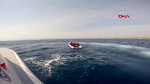 BALIKESİR-Yunan sahil güvenliğinin ölüme terk ettiği göçmenler kurtarıldı