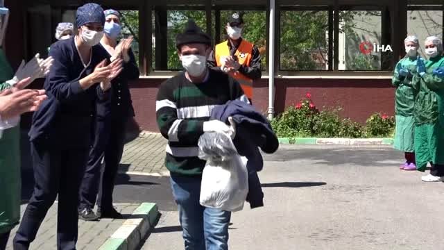 Koronayı yenen hemşire ve 2 hasta alkışlarla taburcu oldu