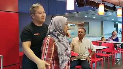 CLM Tit Tar consult treatment at KK Airport 梁師傅在KK機場為市民跌打治療