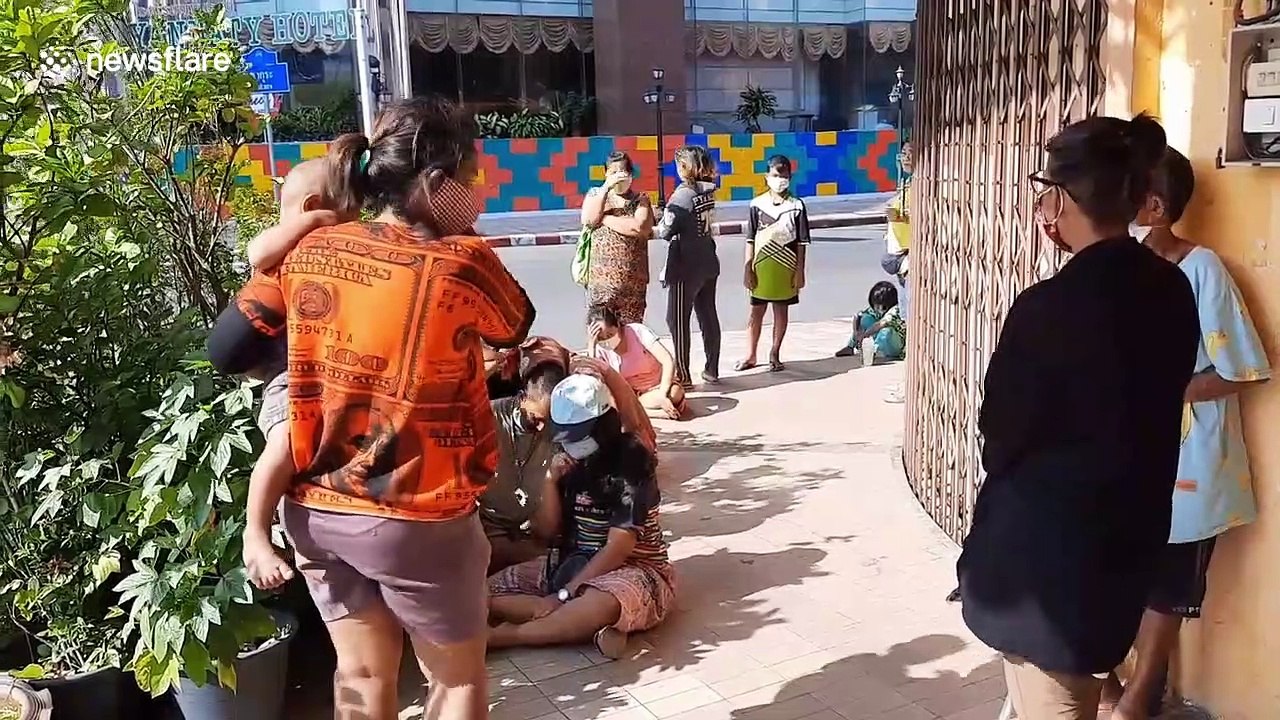 Struggling locals queue for free meals amid COVID-19 economic problems in Thailand