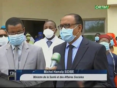 ORTM / Visite d’un bâtiment en réhabilitation de 20 salles au CHU du Point G par le Ministre de la santé et des affaires sociales Michel Hamada Sidibé