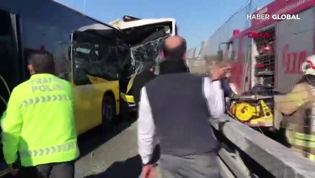 Avcılar'da iki metrobüs çarpıştı! Olay yerine çok sayıda ambulans sevk edildi
