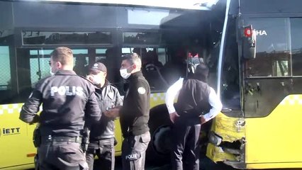 Avcılar'da iki metrobüs kafa kafaya çarpıştı: 4 yaralı