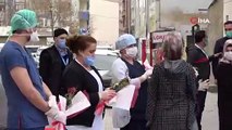 Van'da Koronavirüs'ü yenenlerden sağlık çalışanlarına çiçekli teşekkür