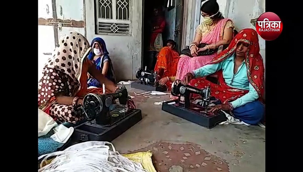 कोरोना से जंग- कर्मवीर बनी महिलाएं बना रही हैं मास्क