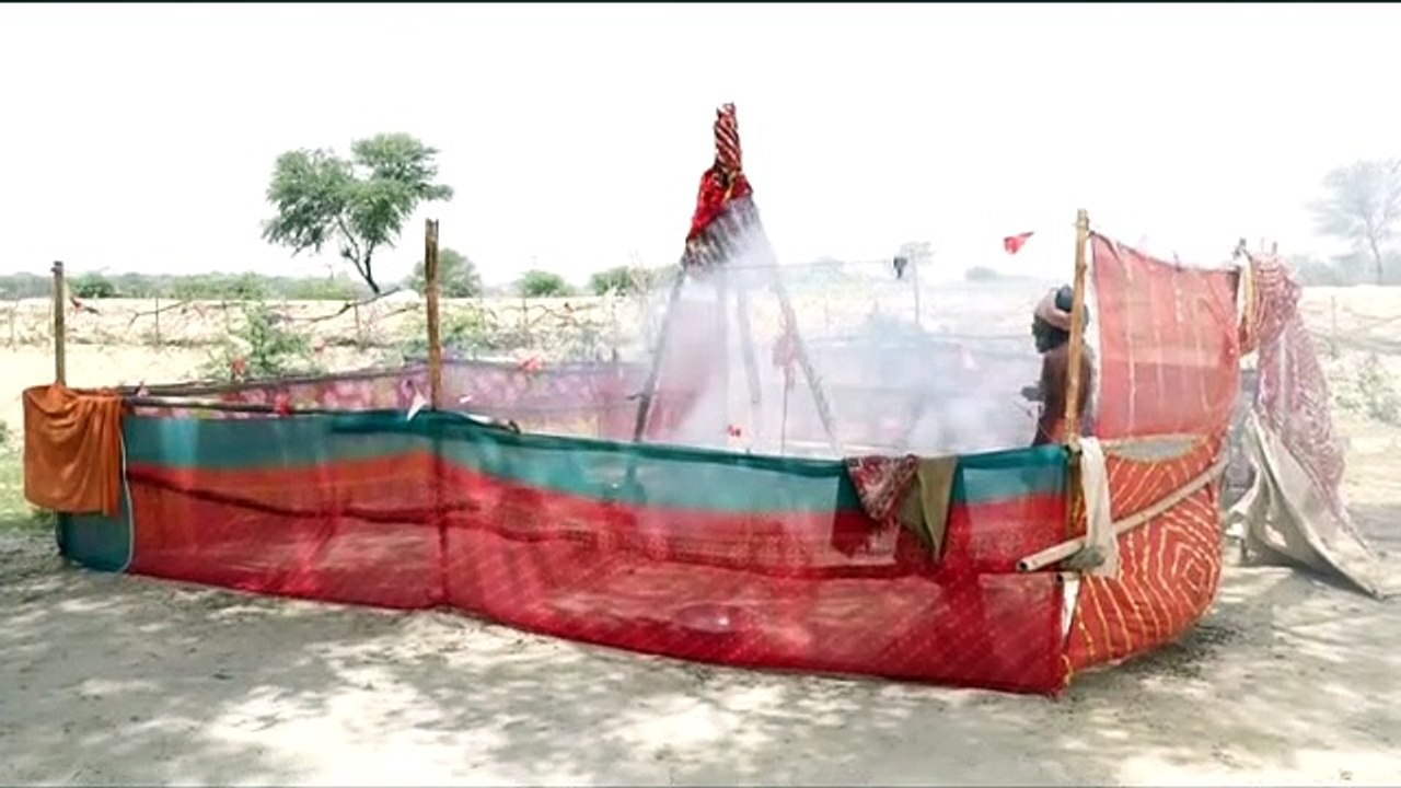 कोरोना वायरस से बचाव के लिये योगी बाबा ने लगायी धूमनी
