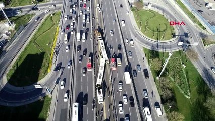 AVCILAR'DA METROBÜS KAZASI HAVADAN GÖRÜNTÜLENDİ 3