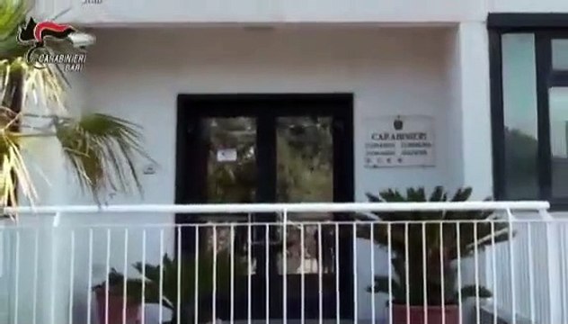 Altamura (BA) - Carabinieri consegnano a domicilio 100 tablet agli studenti per didattica a distanza (16.04.20)