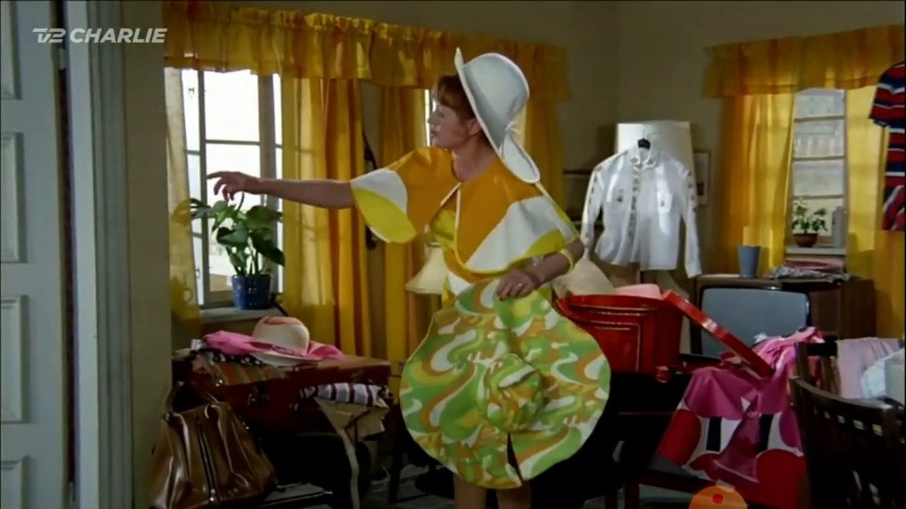 Olsen Banden Går Amok - Egon er "Vores Lys" og åbner pengeskabet for politiet