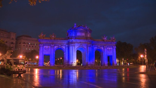 Cibeles y la Puerta de Alcalá se teñirán de azul los jueves por la noche