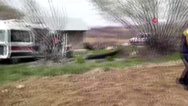 Bacağı kopma noktasına gelen yaralıyı, Mehmetçik helikopterle götürdü
