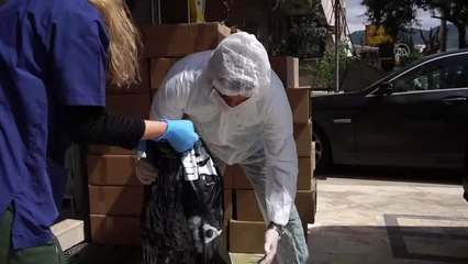 Üretimi durduran işletmeci ve personeli, ihtiyaç sahipleri için çalışıyor