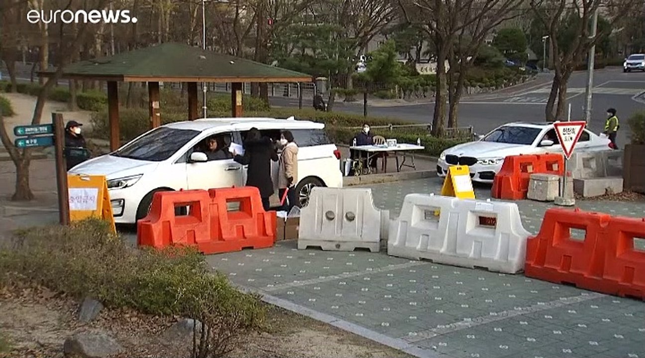En Corée du Sud, le cinéma en plein air, depuis sa voiture, défie le coronavirus