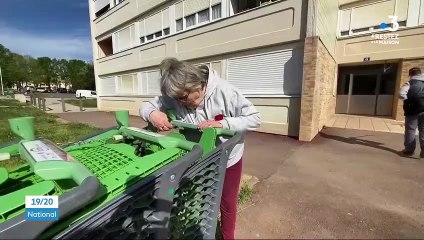 Confinement : les gardiens d’immeuble assurent un lien social avec les plus isolés