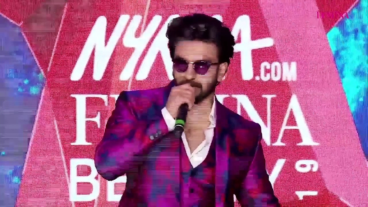 Deepika Padukone Reacts to Ranveer Singh's Looks - DeepVeer Cute Moments - NFBA 2019 - Femina