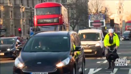 İngiltere'de kısmi karantina 3 hafta uzatıldı