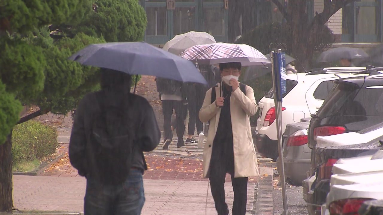 [날씨] 전국 요란한 비, 중부 우박...밤늦게 황사 / YTN
