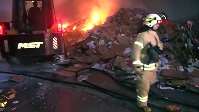 Zeytinburnu’nda atık kâğıt geri dönüşüm atölyesinde yangın