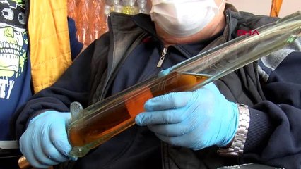 50 yılda biriktirdiği 3 bin şişe kolonyayı dağıtıyor