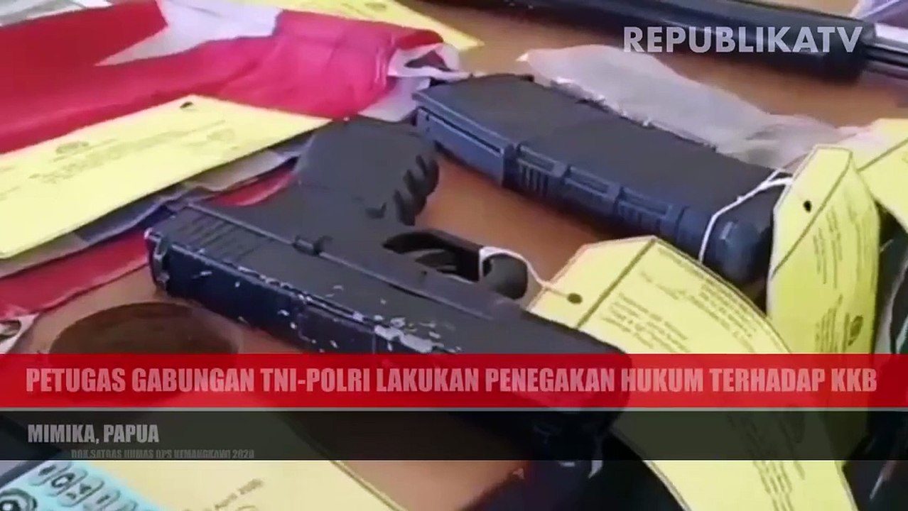 Barang bukti senjata api milik KKB yang berhasil diamankan Petugas Gabungan TNI-Polri di Mimika, Papua.