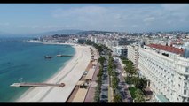 Vue d'un drone, la ville de Cannes déserte.