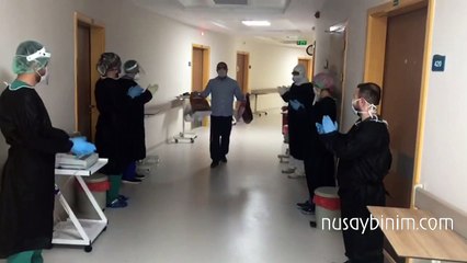 Nusaybin'de iyileşen Kovid-19 hastaları alkışlarla taburcu edildi