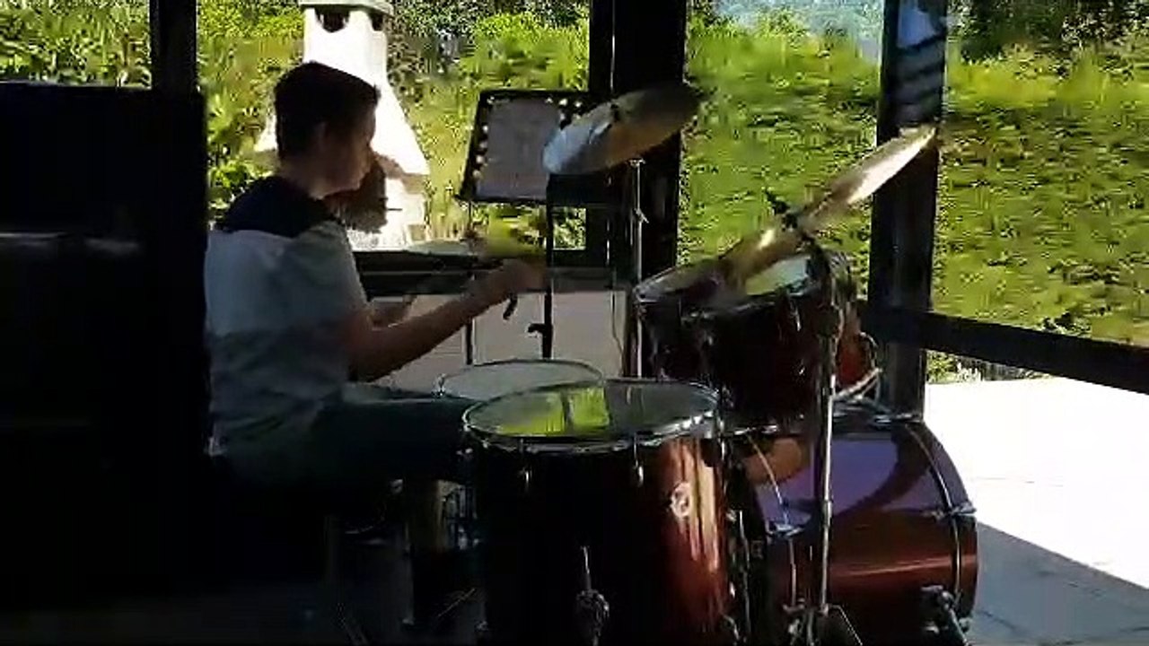 Edwin à la batterie